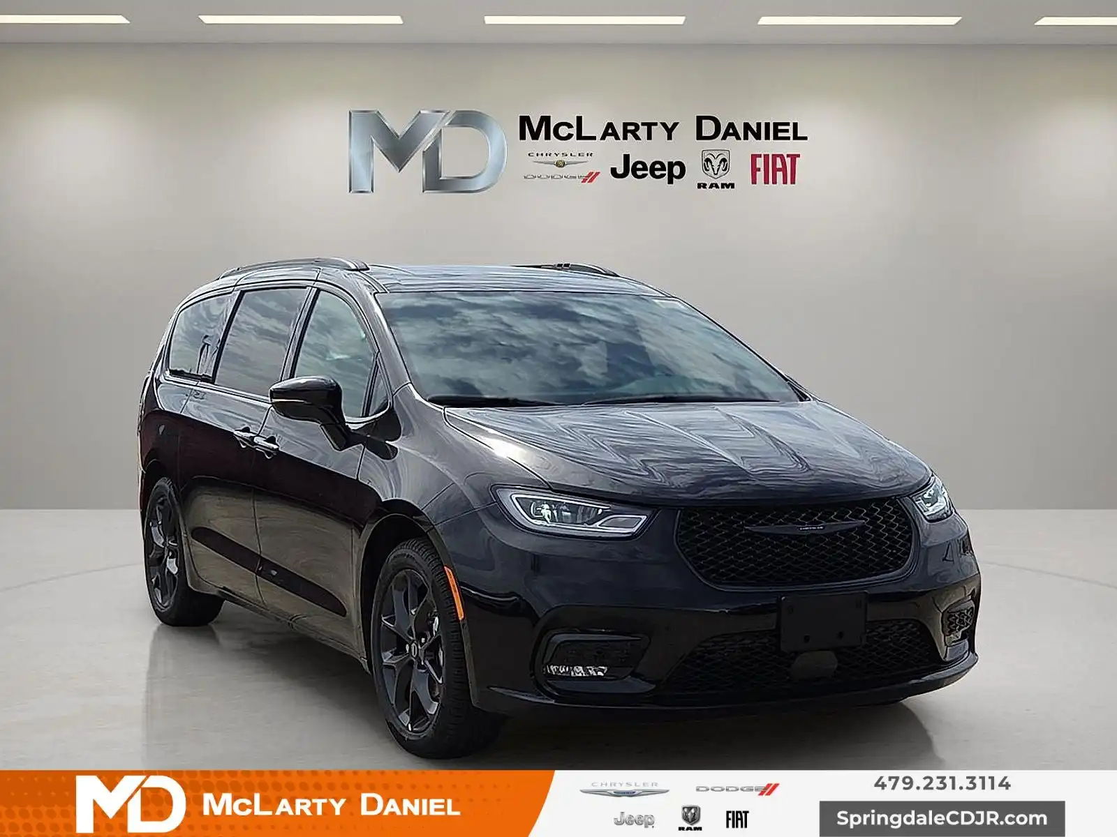2026 Chrysler Pacifica Select's photo