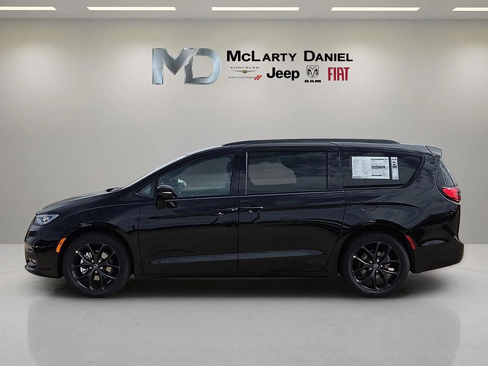 2026 Chrysler Pacifica Select photo 3