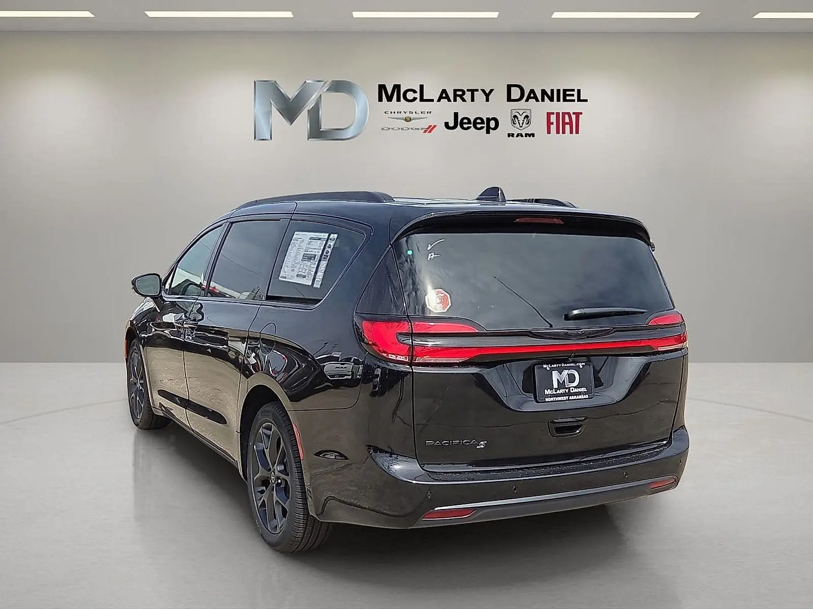 2026 Chrysler Pacifica Select photo 4