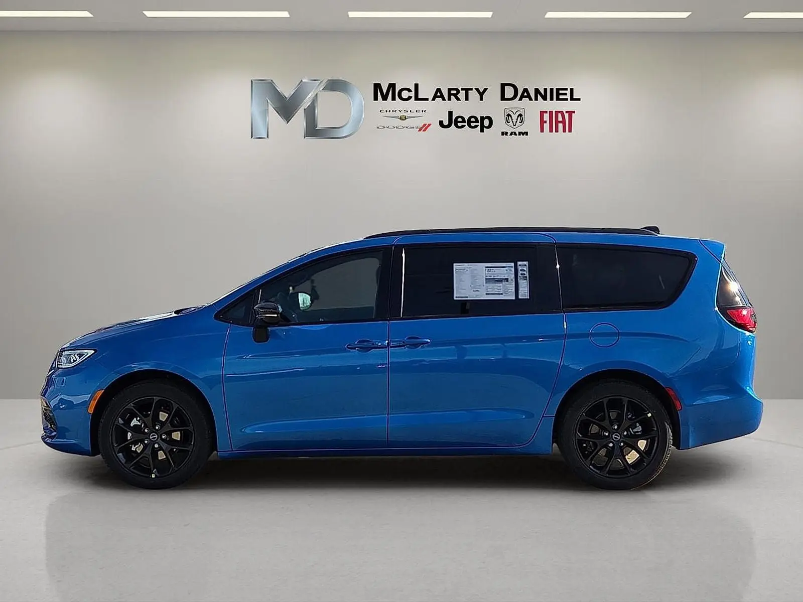 2026 Chrysler Pacifica Select photo 3