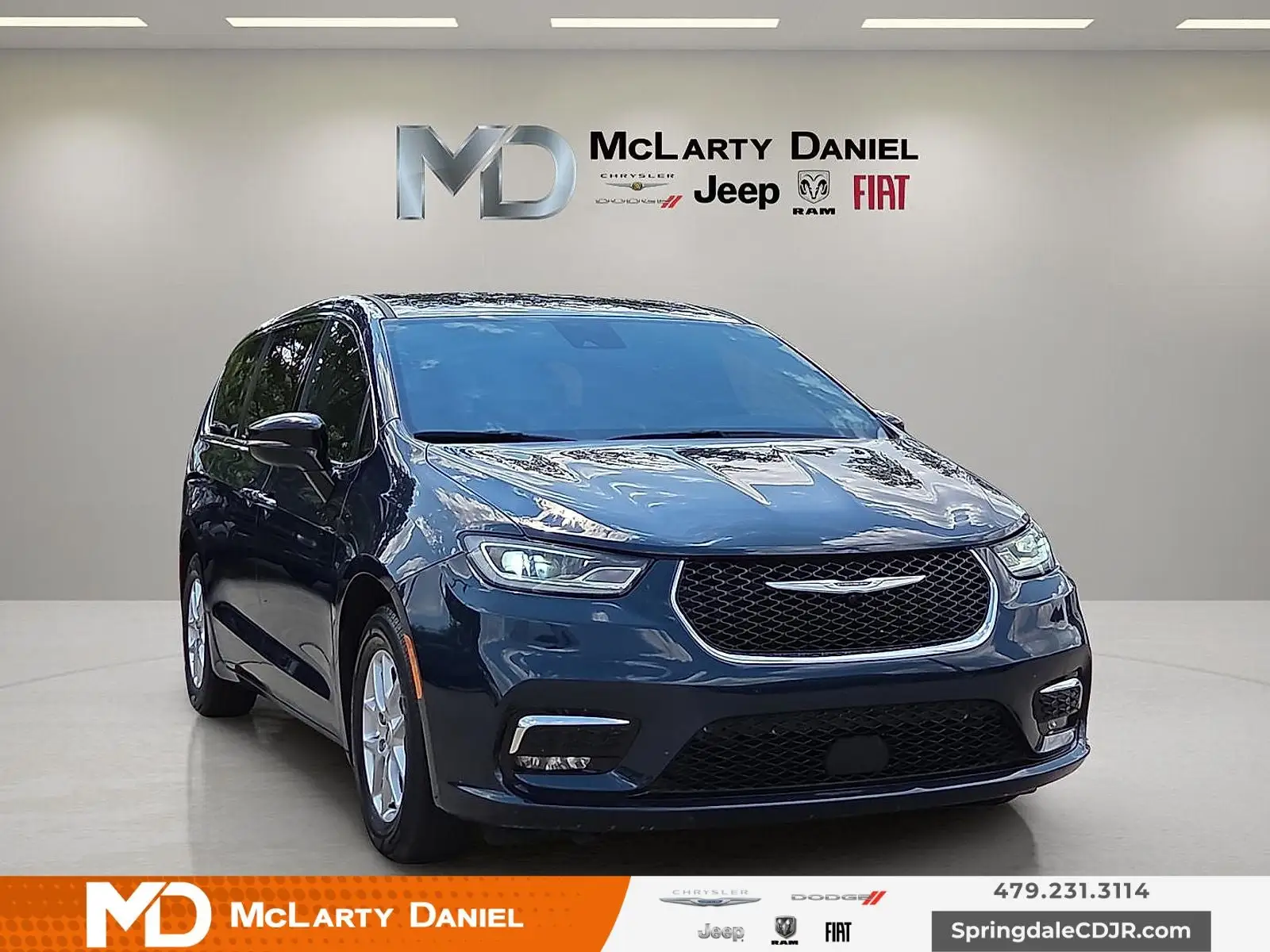 2025 Chrysler Pacifica Select photo 1