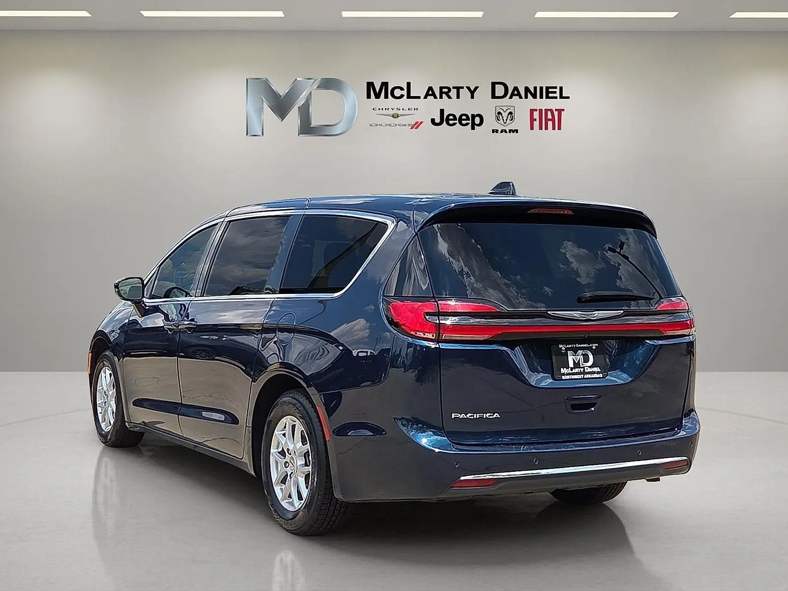 2025 Chrysler Pacifica Select photo 4