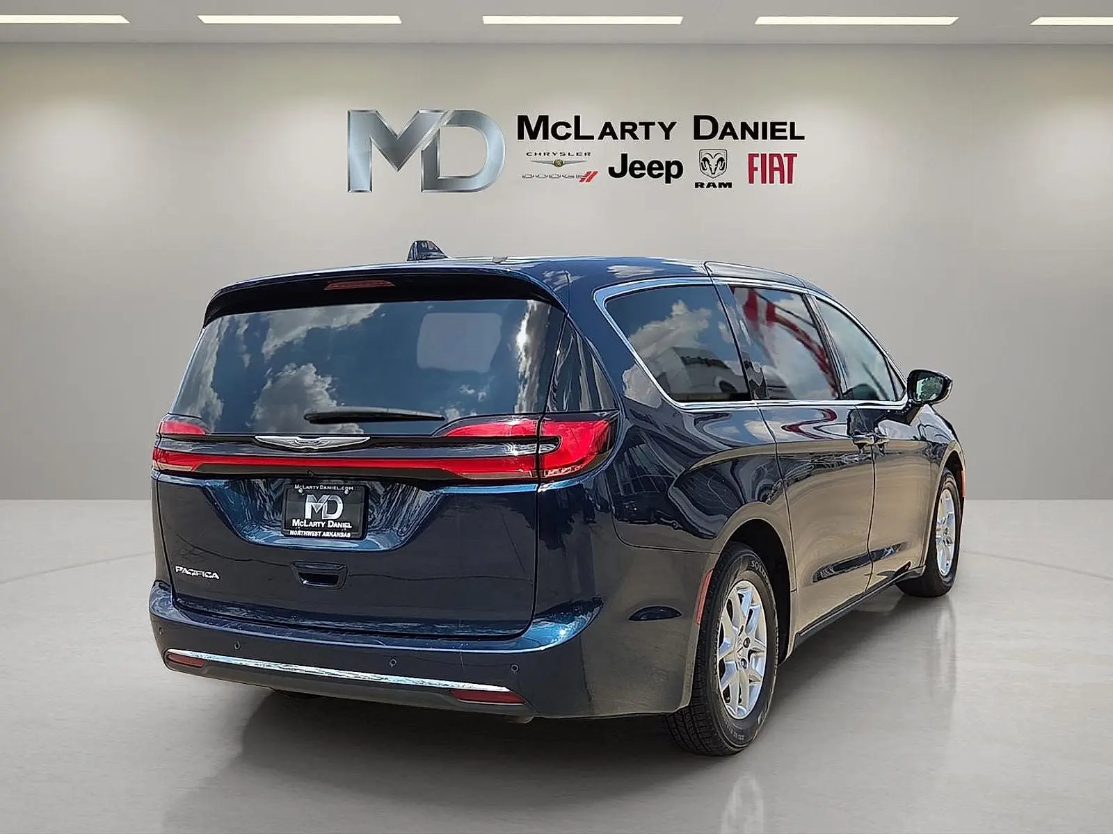 2025 Chrysler Pacifica Select photo 5