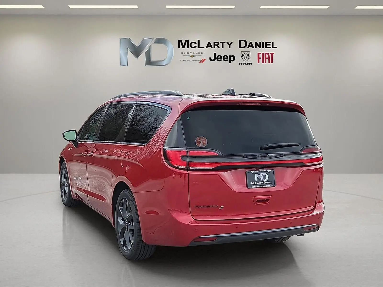 2026 Chrysler Pacifica Select photo 4