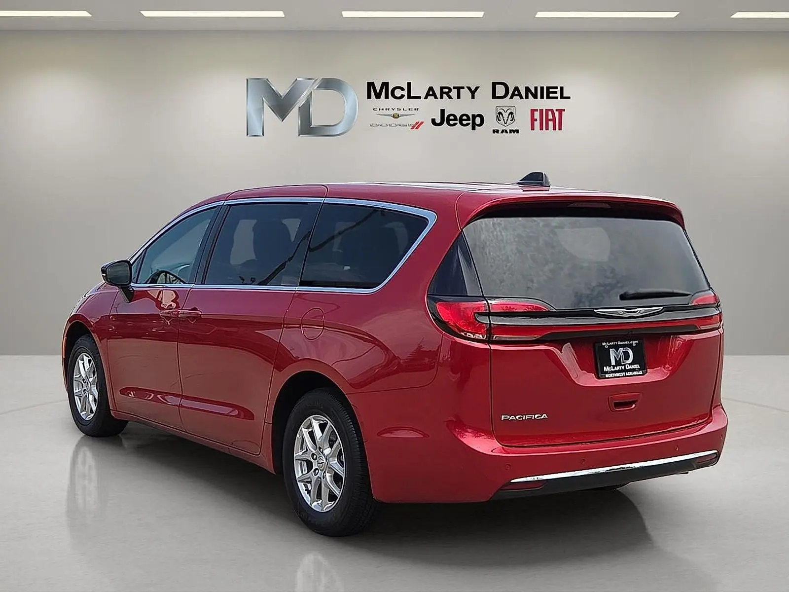 2025 Chrysler Pacifica Select photo 4