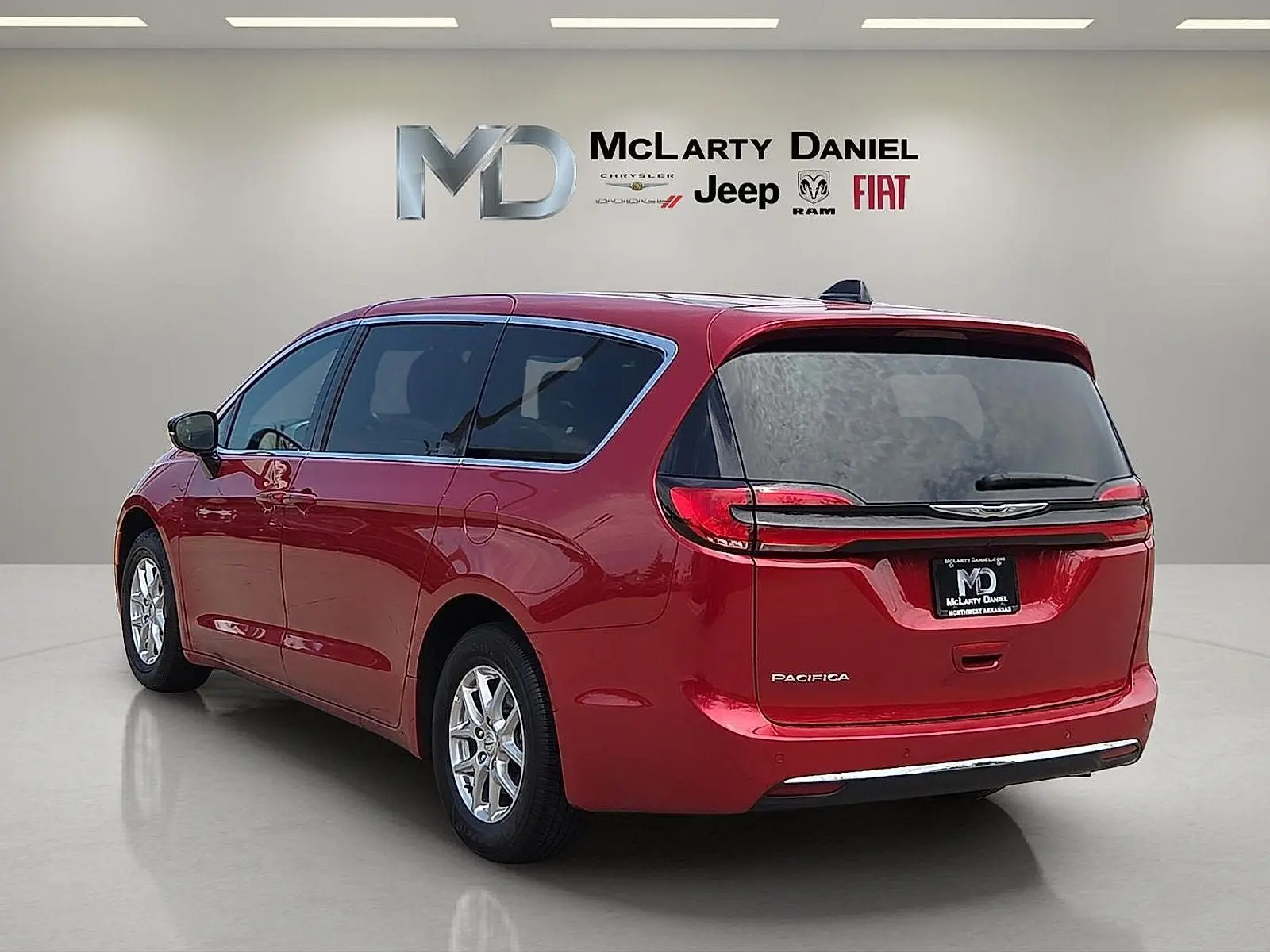 2025 Chrysler Pacifica Select photo 5