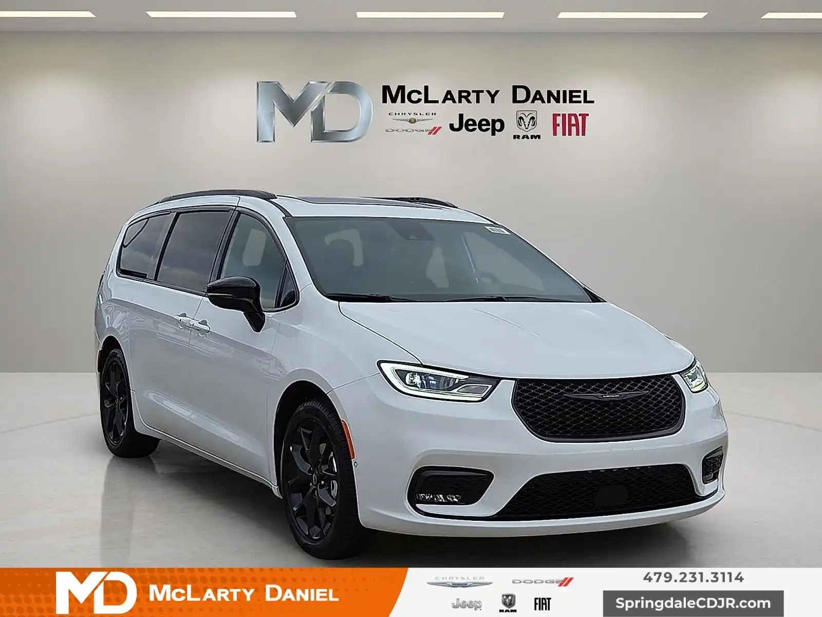 2026 Chrysler Pacifica Select's photo
