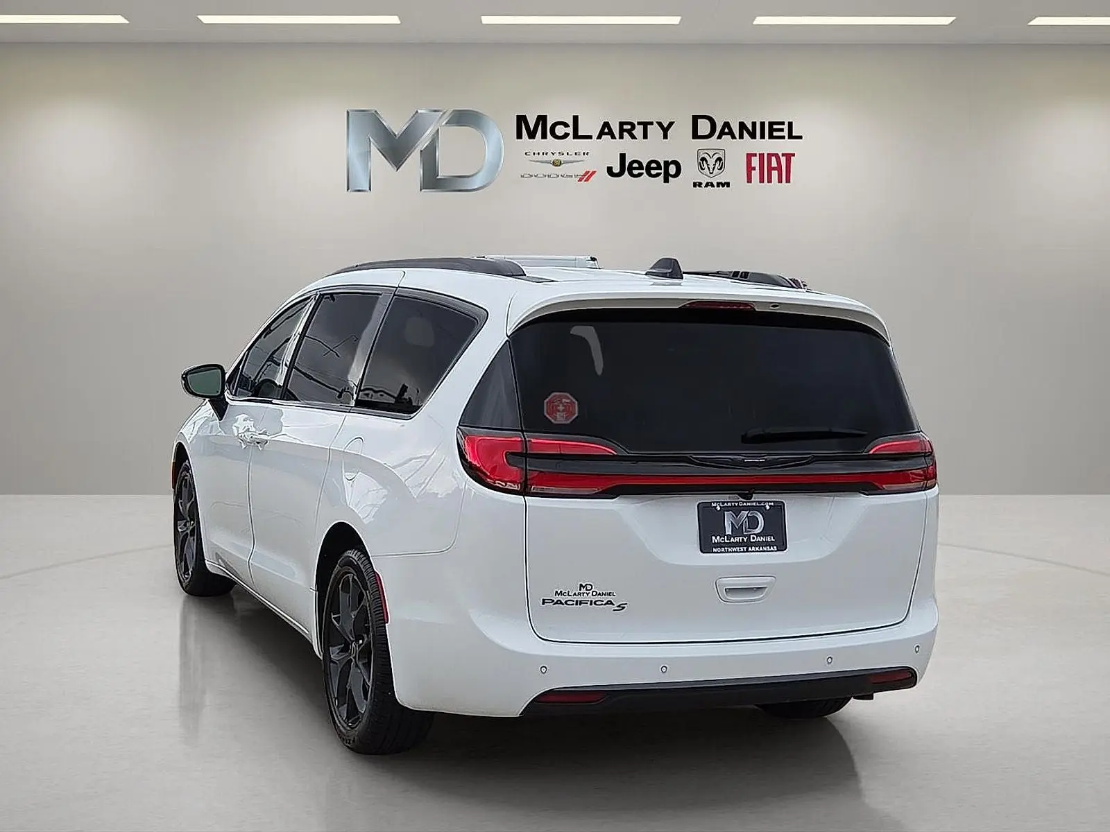 2026 Chrysler Pacifica Select photo 4