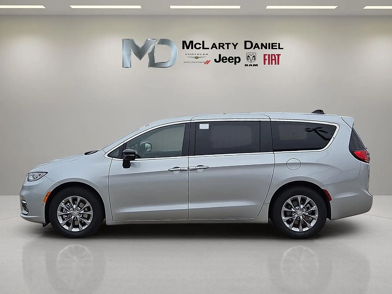 2026 Chrysler Pacifica Limited photo 3