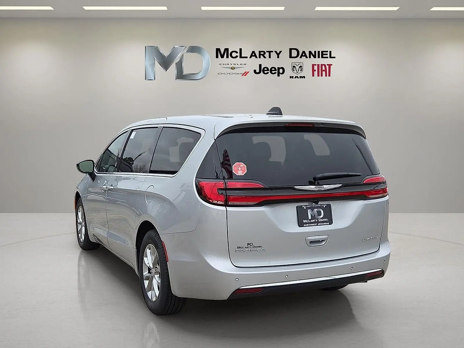 2026 Chrysler Pacifica Limited photo 4