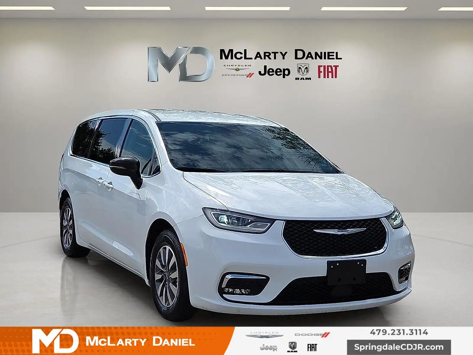 2024 Chrysler Pacifica Hybrid Select PHEV's photo