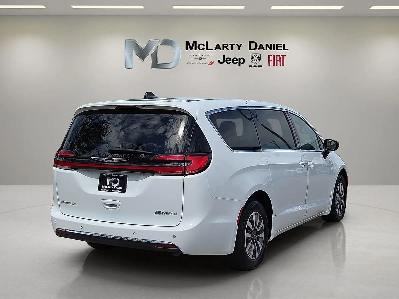 2024 Chrysler Pacifica Hybrid Select PHEV photo 5