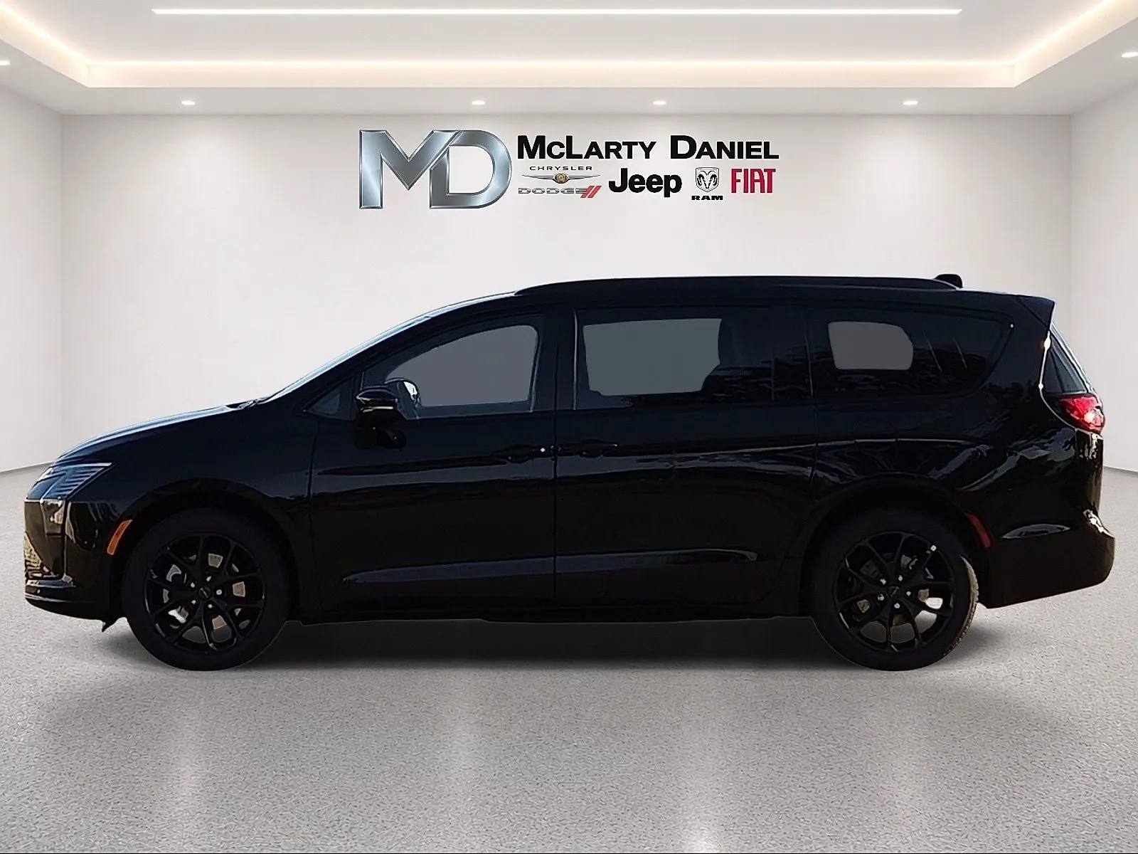 2027 Chrysler Pacifica Limited AWD photo 3