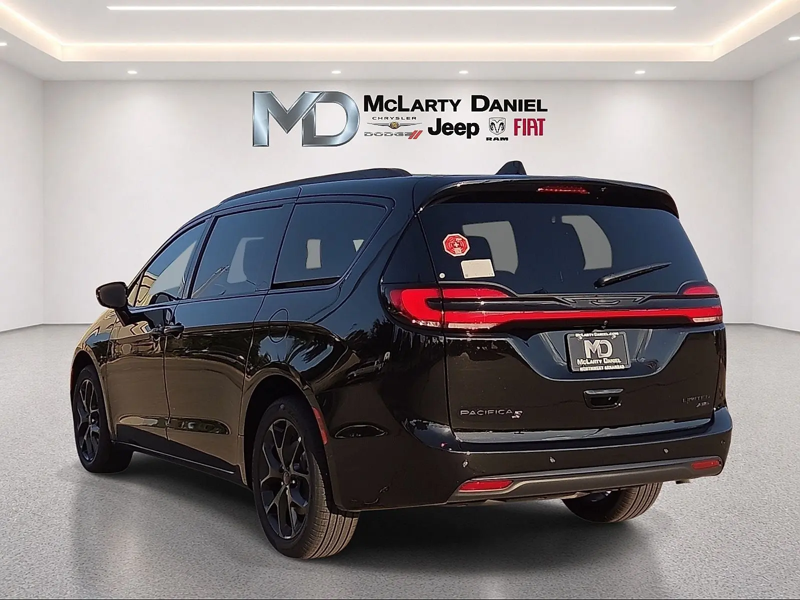 2027 Chrysler Pacifica Limited AWD photo 4