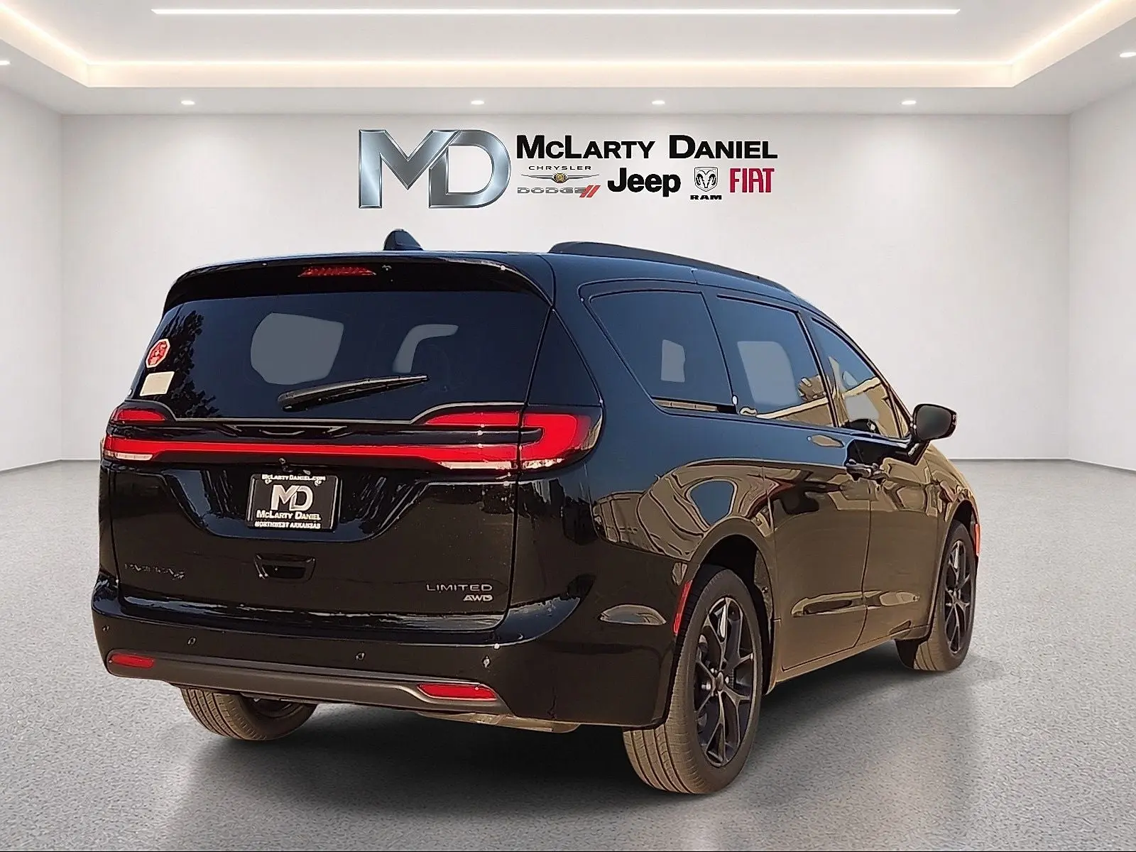 2027 Chrysler Pacifica Limited AWD photo 5
