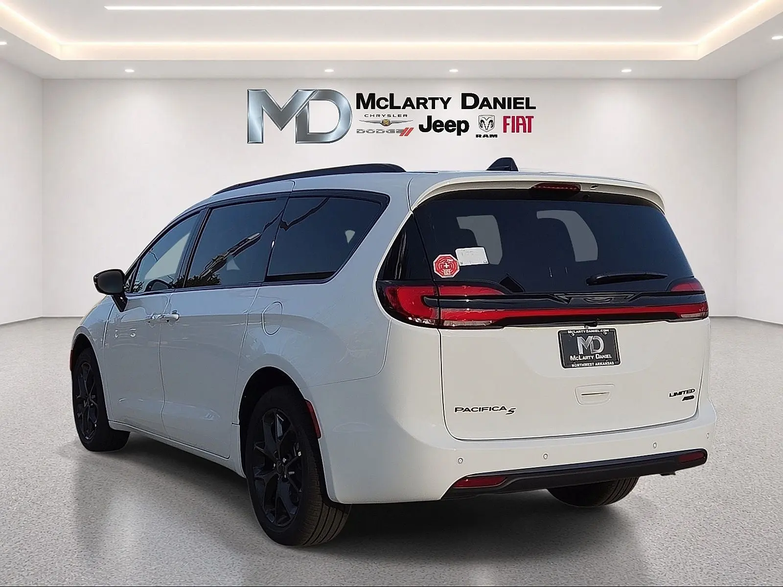 2027 Chrysler Pacifica Limited AWD photo 4