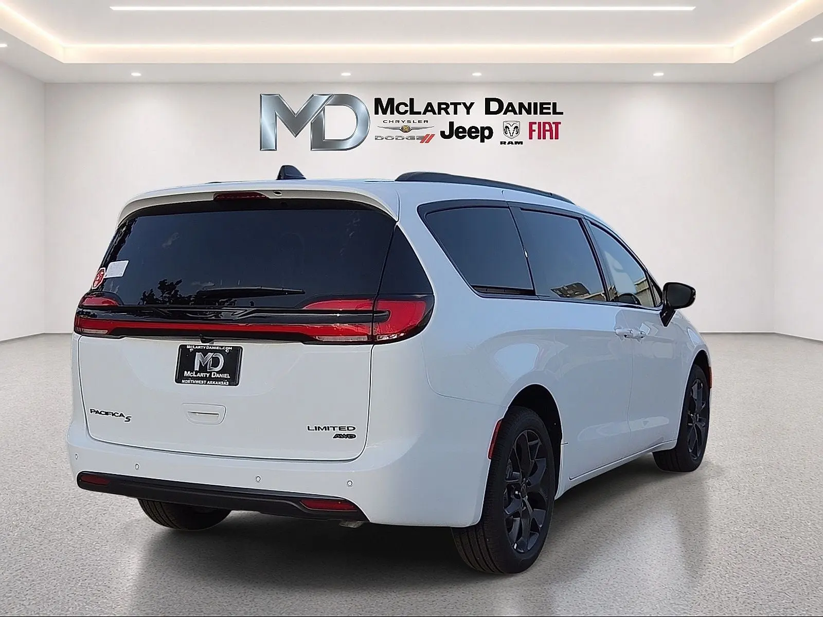2027 Chrysler Pacifica Limited AWD photo 5