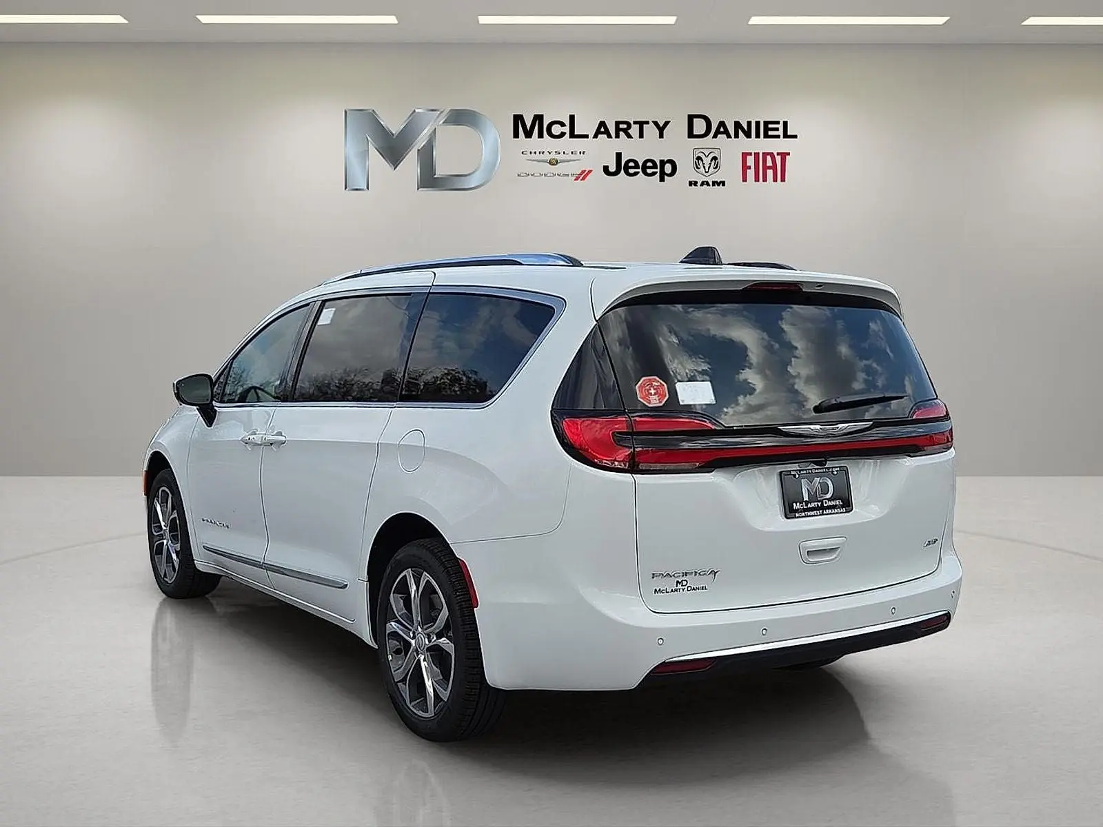 2026 Chrysler Pacifica Pinnacle AWD photo 4
