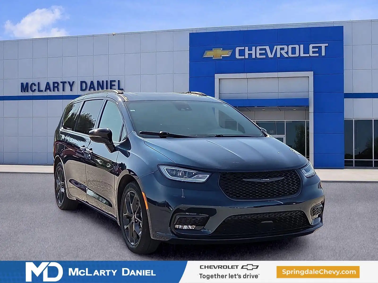2025 Chrysler Pacifica Limited's photo