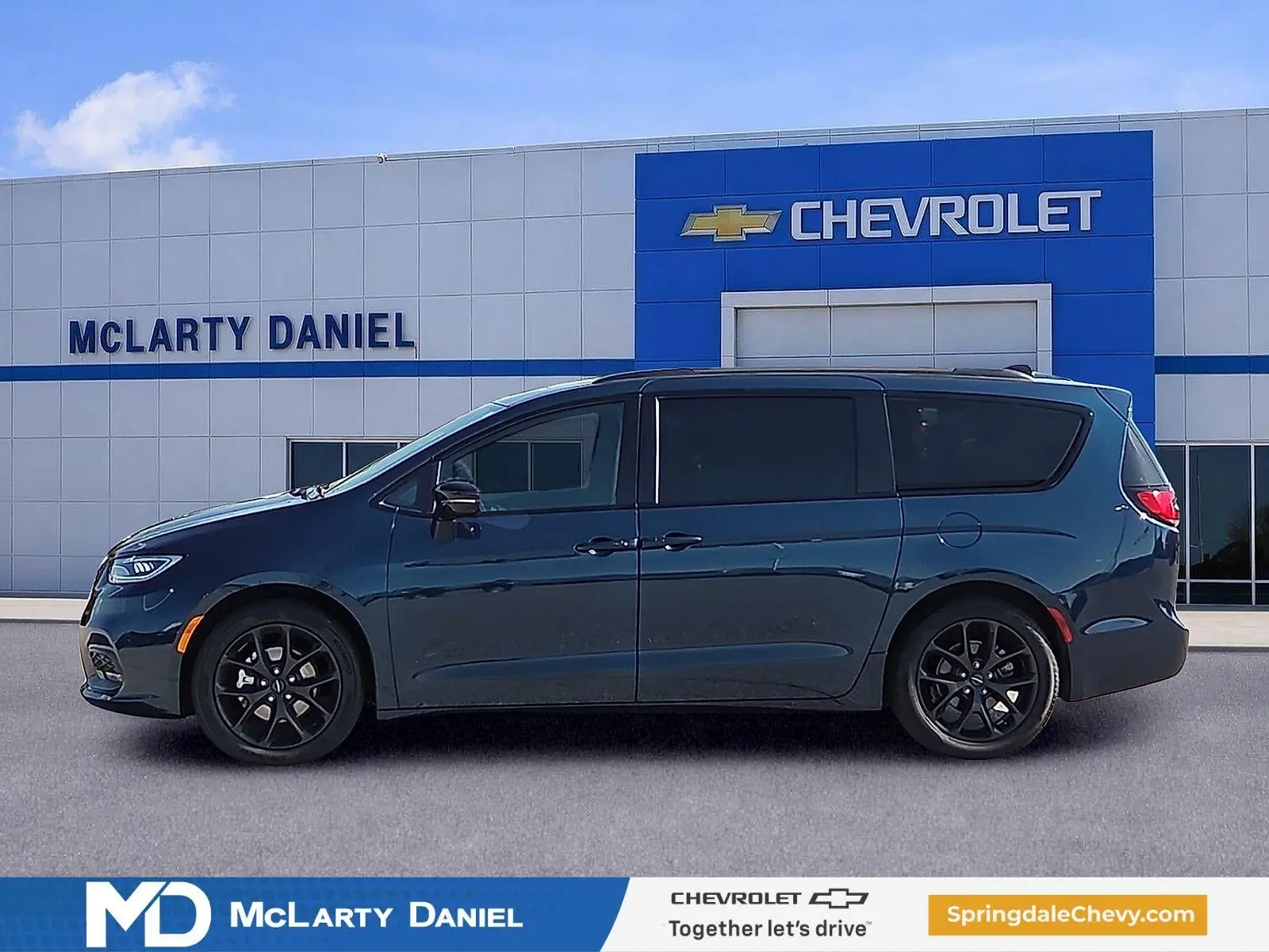 2025 Chrysler Pacifica Limited photo 3