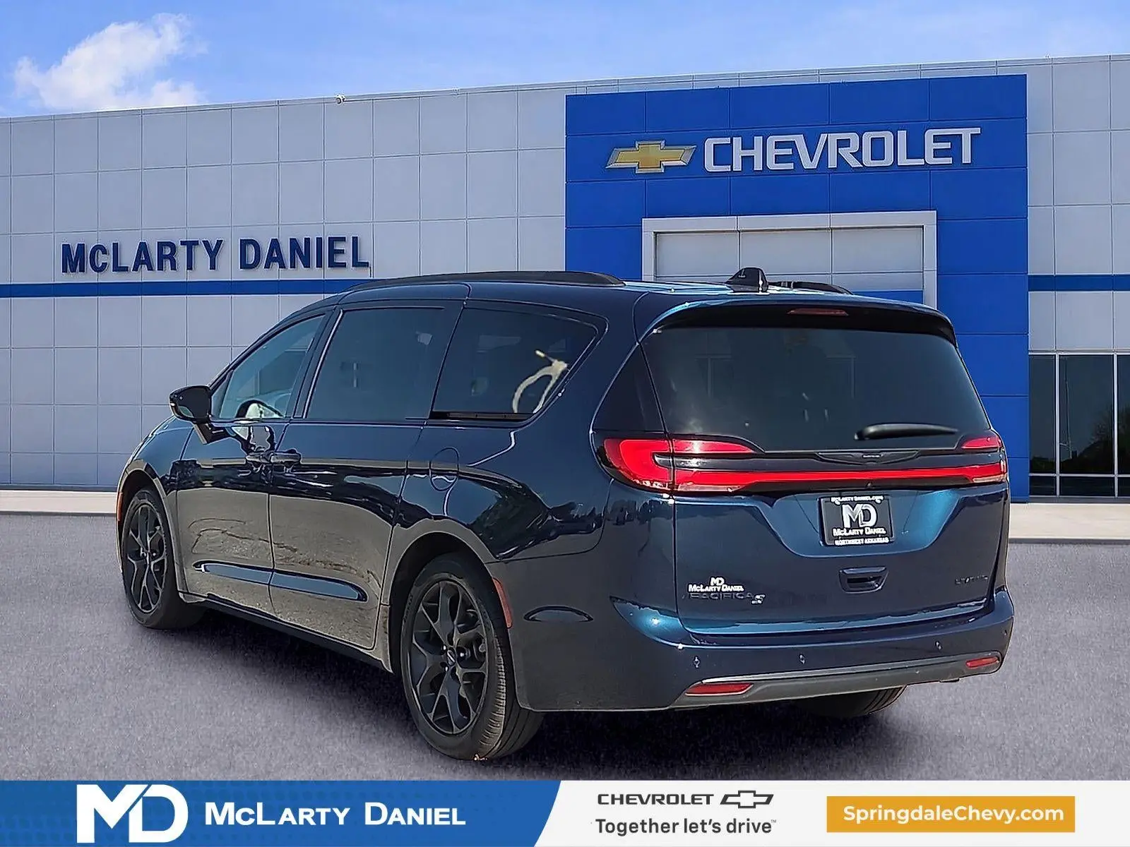 2025 Chrysler Pacifica Limited photo 4