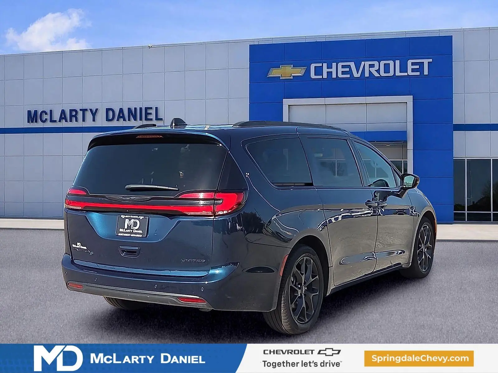 2025 Chrysler Pacifica Limited photo 5