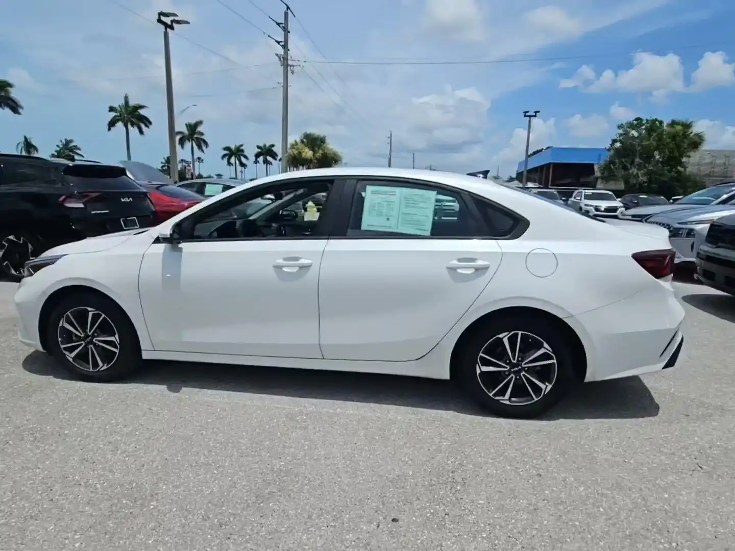 2023 Kia Forte LXS AT's photo