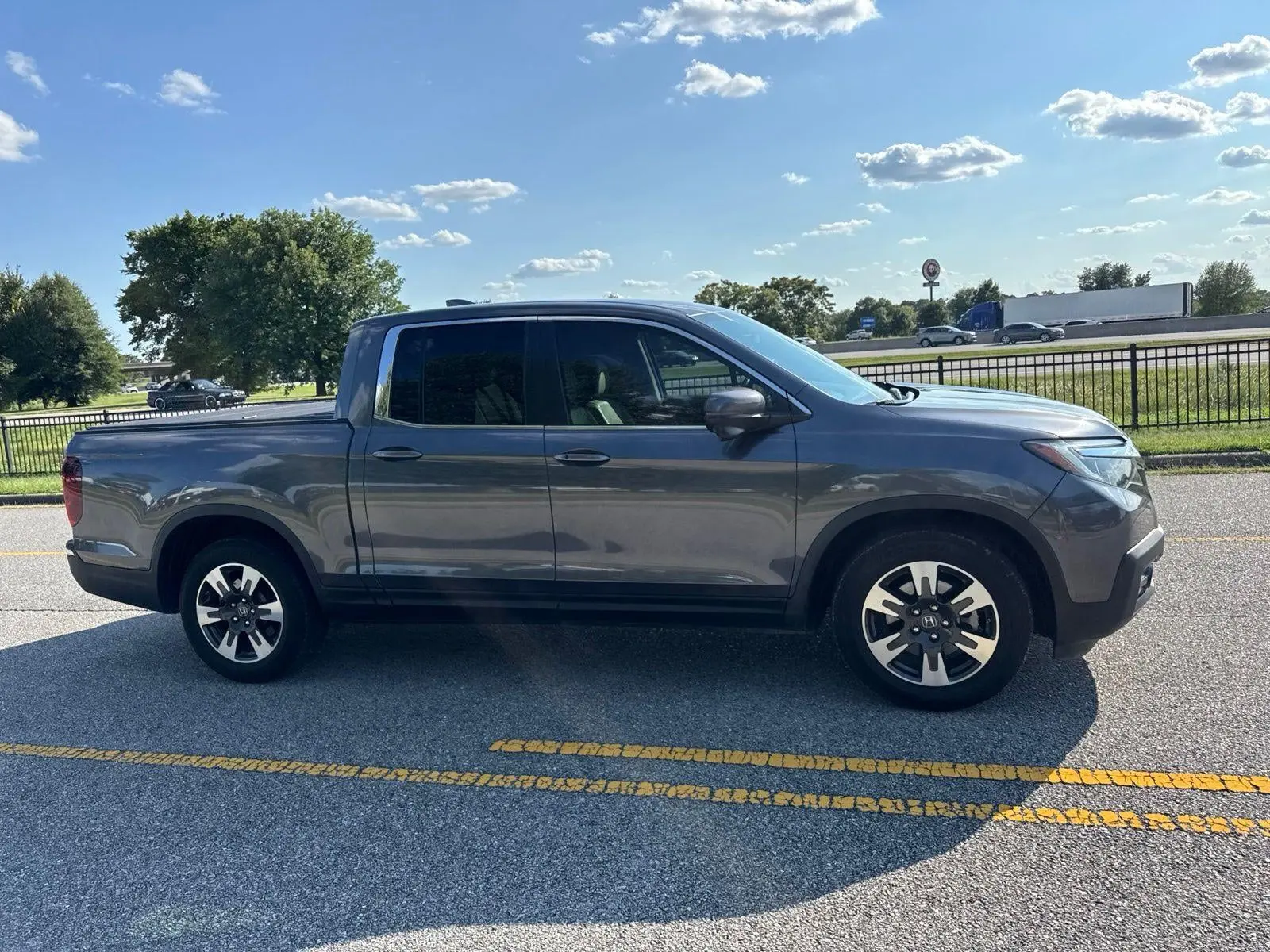 2017 Honda Ridgeline RTL-T photo 4