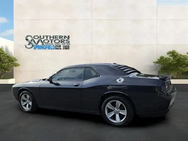 2019 Dodge Challenger SXT Auto photo 3