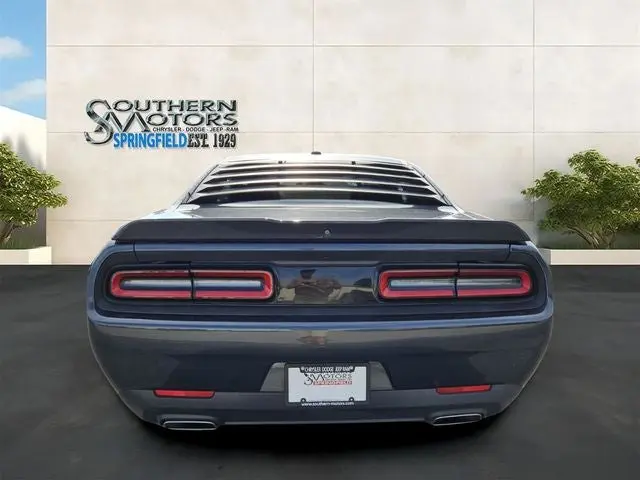 2019 Dodge Challenger SXT Auto photo 4