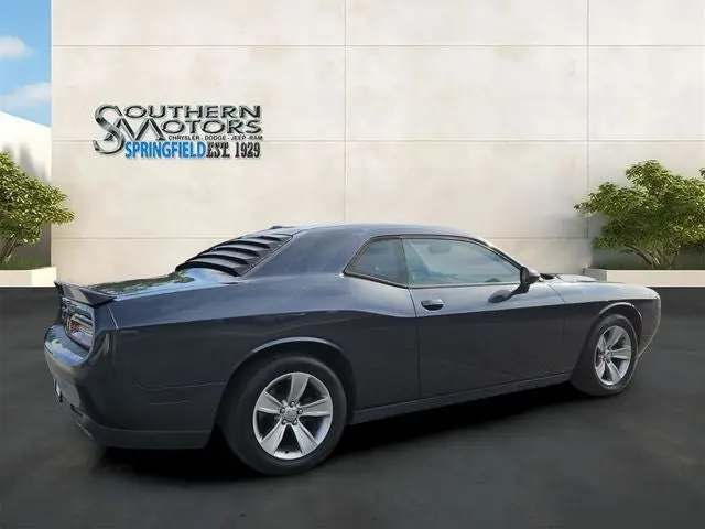 2019 Dodge Challenger SXT Auto photo 5
