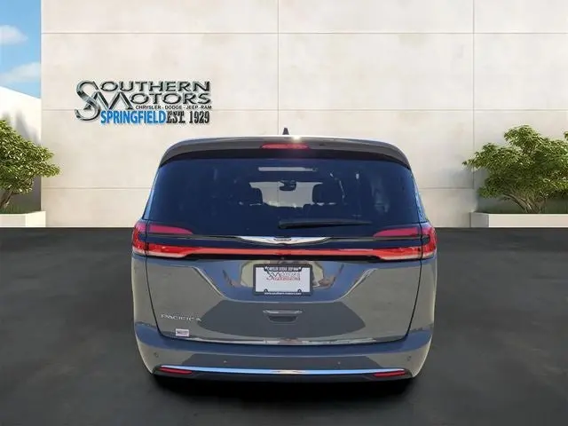 2025 Chrysler Pacifica Select photo 4
