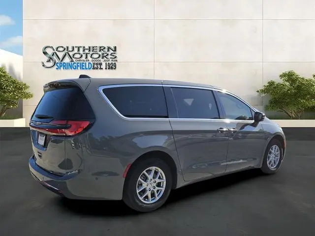 2025 Chrysler Pacifica Select photo 5