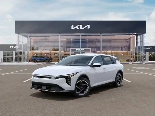 2026 Kia K4 EX AT Hatchback's photo