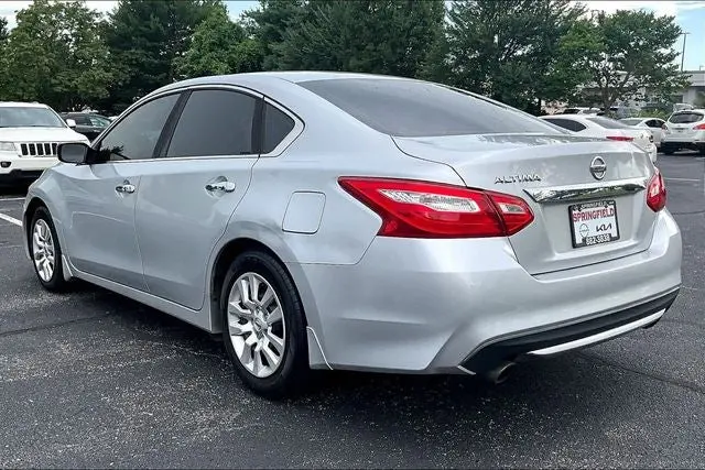 2016 Nissan Altima 2.5 S photo 3