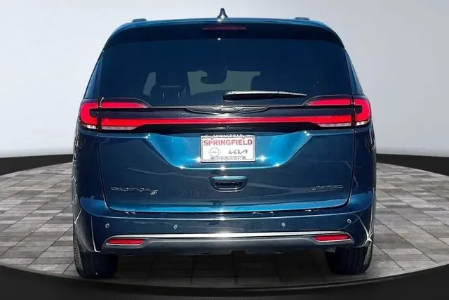 2025 Chrysler Pacifica Limited photo 5