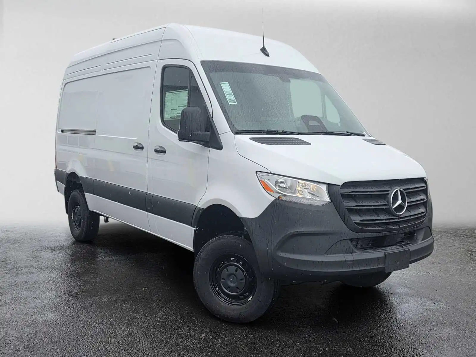 2025 Mercedes-Benz Sprinter 2500 144 WB HO Standard Roof 4x4's photo
