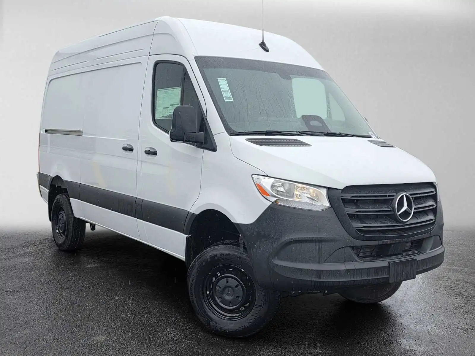 2025 Mercedes-Benz Sprinter 2500 144 WB HO Standard Roof 4x4's photo