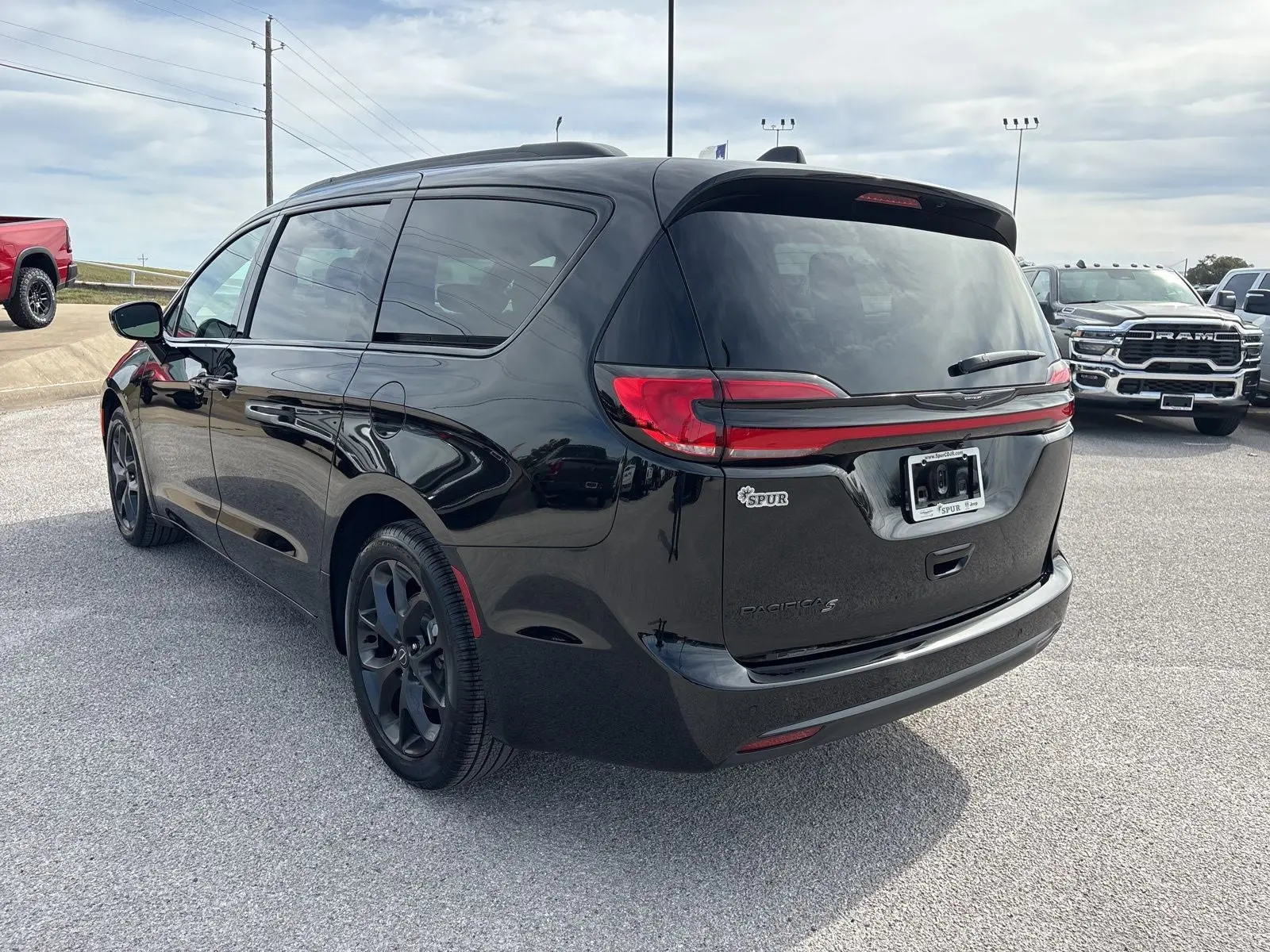 2026 Chrysler Pacifica Select photo 4