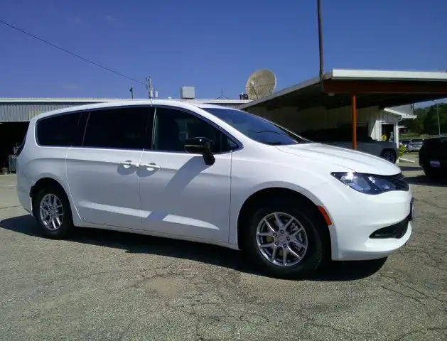 2027 Chrysler Voyager LX's photo