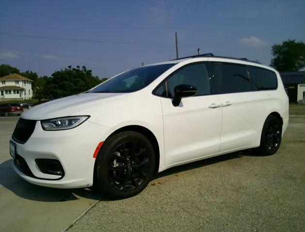 2025 Chrysler Pacifica Limited photo 5