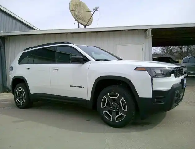 2026 Jeep Cherokee Limited HEV 4X4's photo