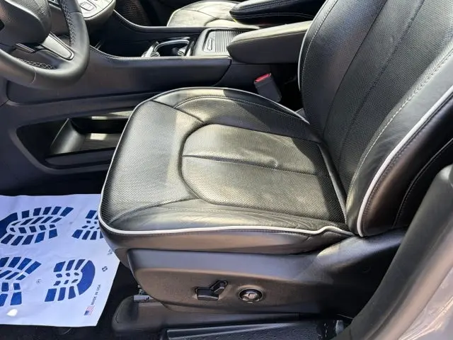 2025 Chrysler Pacifica Limited photo 5