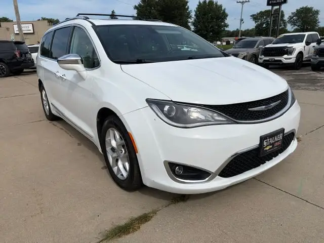 2020 Chrysler Pacifica Limited photo 1