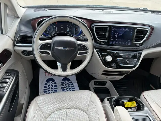 2020 Chrysler Pacifica Limited photo 3