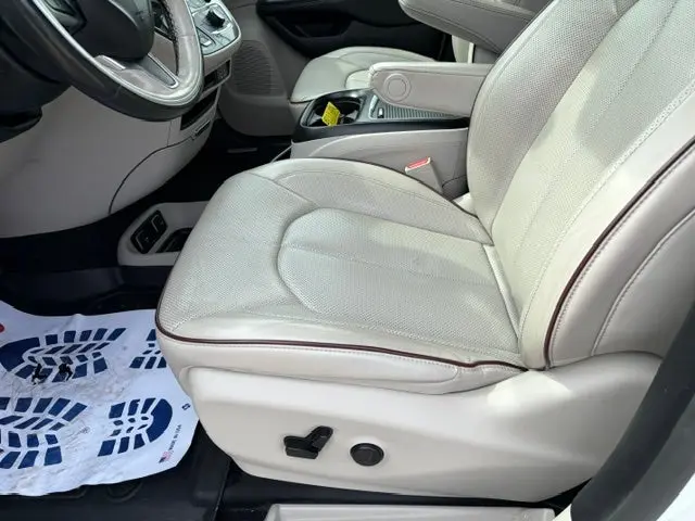 2020 Chrysler Pacifica Limited photo 5