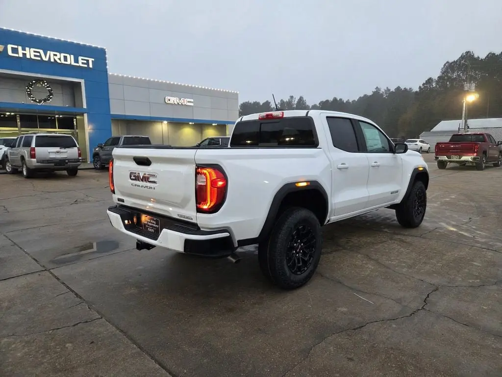 2026 GMC Canyon 2WD Elevation Crew Cab Short Box photo 3