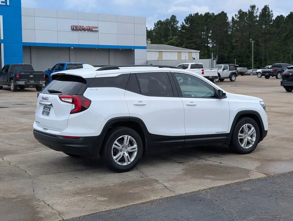 2022 GMC Terrain SLE FWD photo 3
