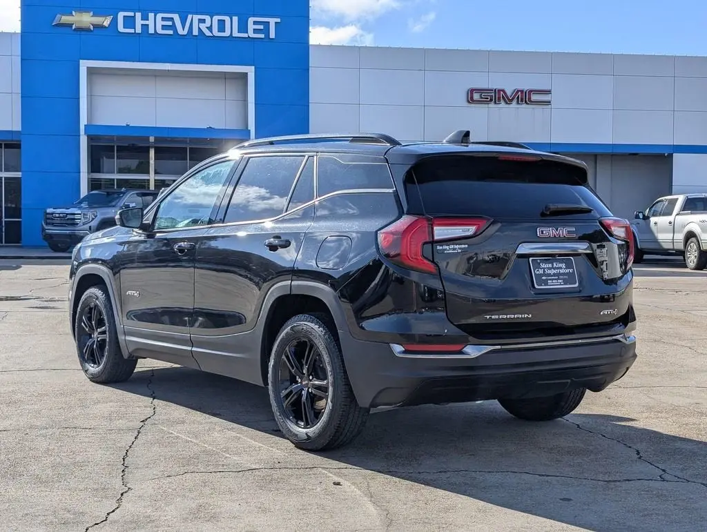 2023 GMC Terrain AT4 AWD photo 3
