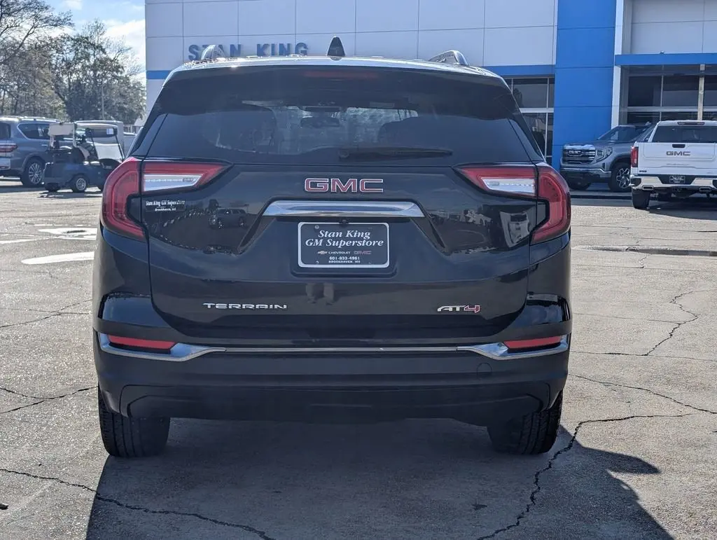 2023 GMC Terrain AT4 AWD photo 4
